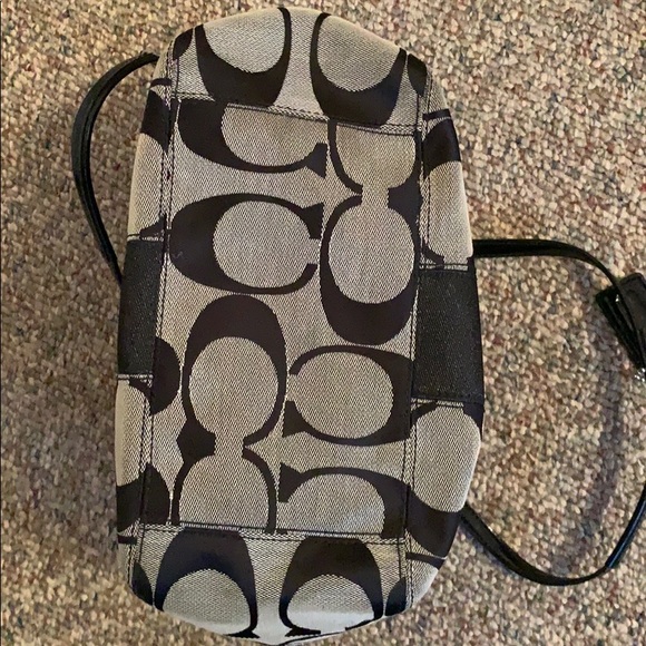 Coach Signature Canvas Tote in Black - Picture 8 of 11